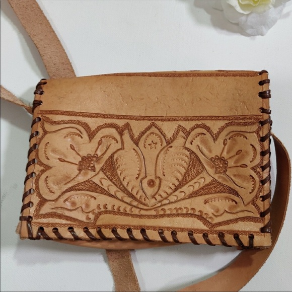 EUC💛Mini Leather Floral Embossed Crossbody Bag - Picture 5 of 8